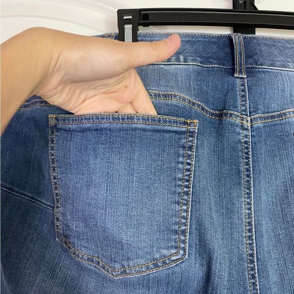 Torrid Bombshell Skinny Straight Leg Blue Jeans with Pockets stretchy size 24 - Picture 9 of 12